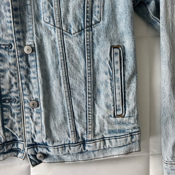 Abercrombie Light Wash Jean Jacket - Picture 5 of 10
